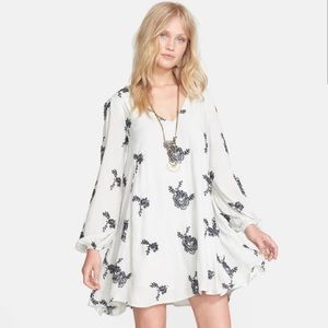 Free People Emma Embroidered Floral Peasant Babydoll Mini Dress w/Pockets Size L